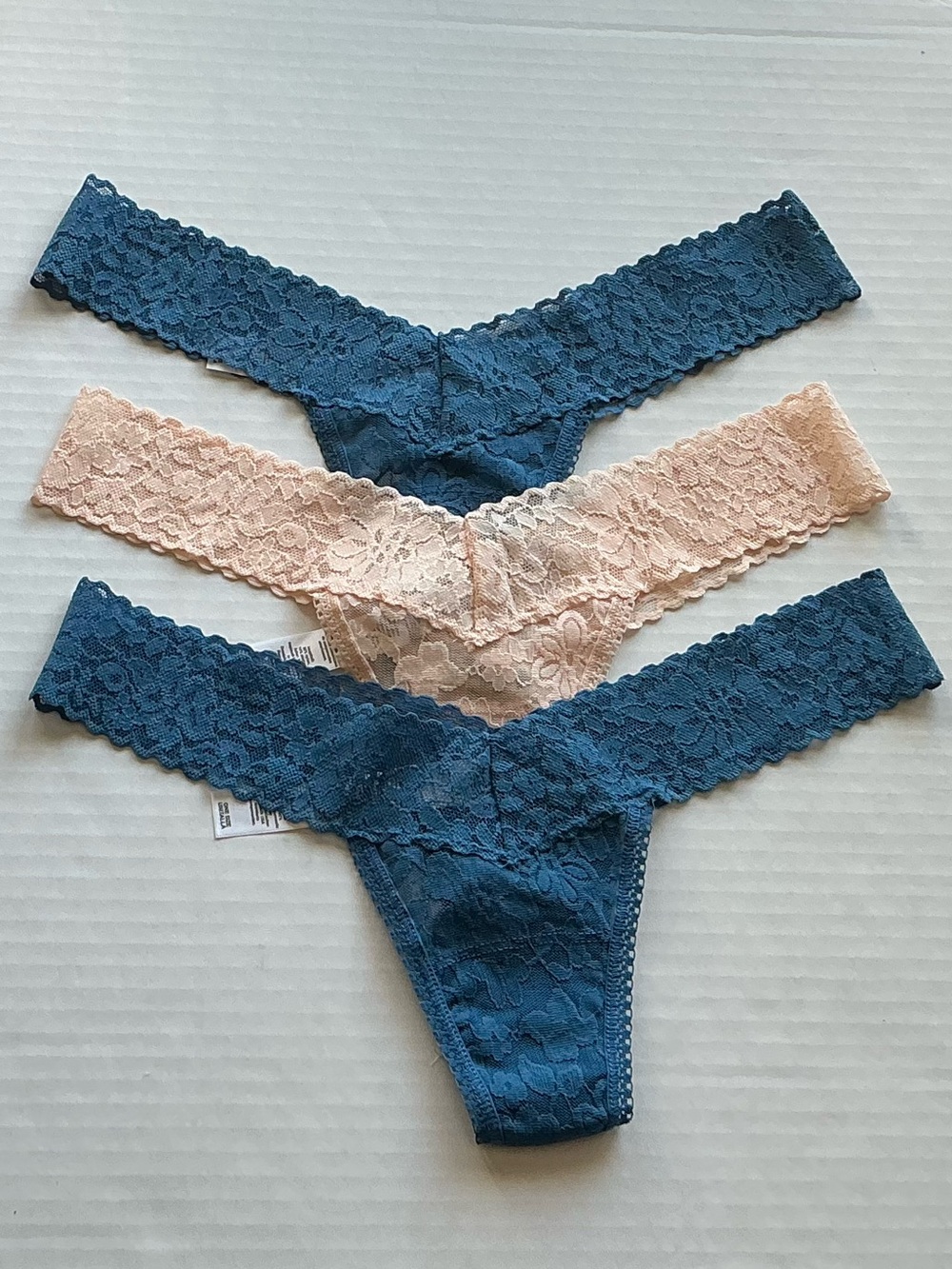 (3) Hanky Panky  Daily Lace Low Rise Thongs